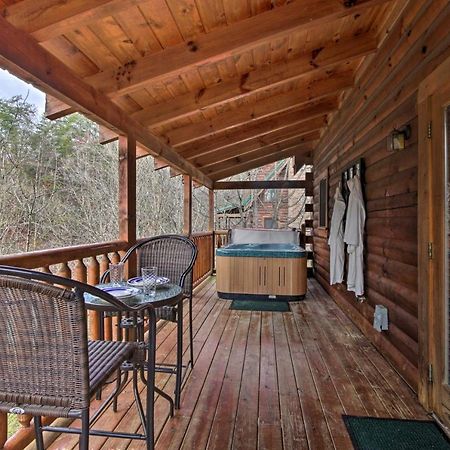 Romantic Cabin With Hot Tub In Pigeon Forge! Extérieur photo