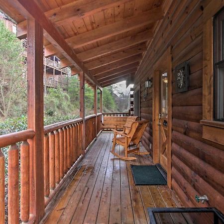Romantic Cabin With Hot Tub In Pigeon Forge! Extérieur photo