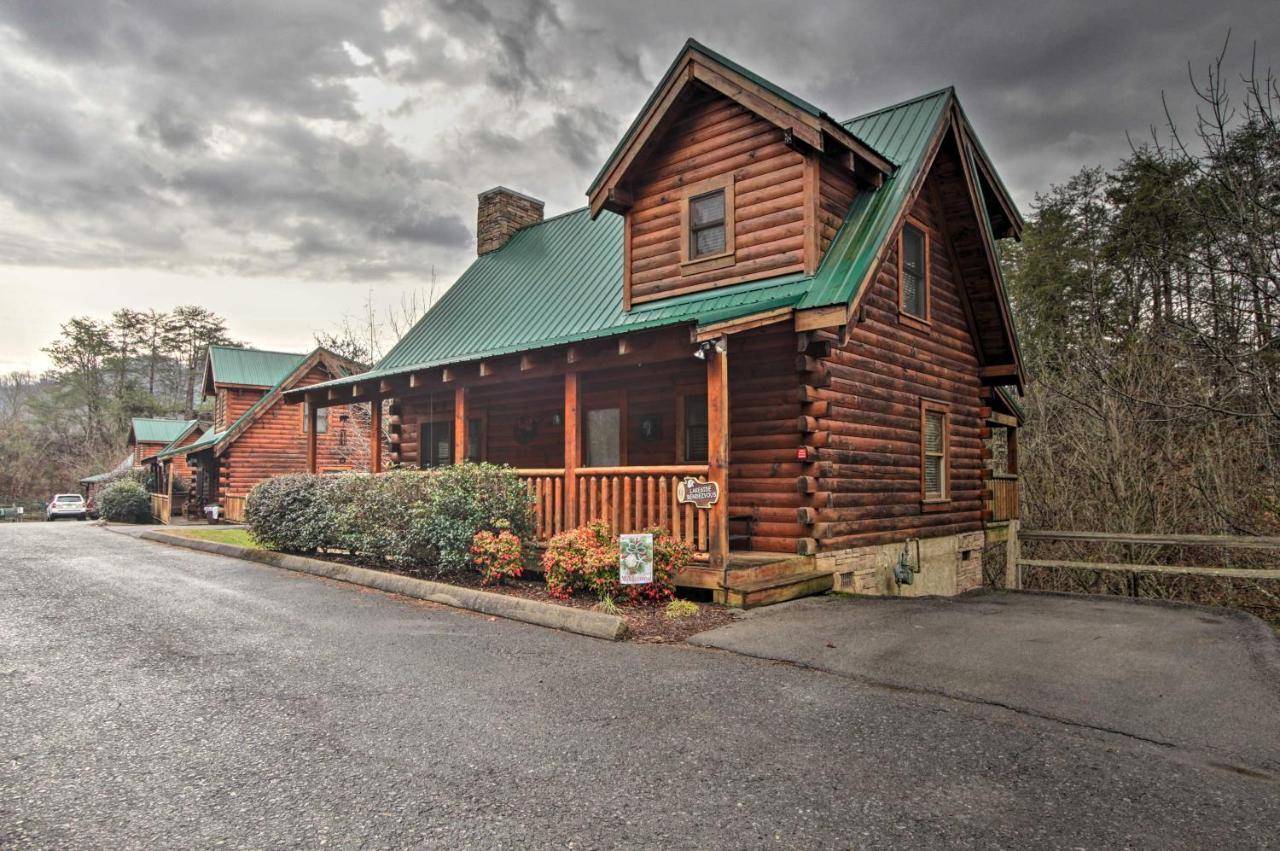 Romantic Cabin With Hot Tub In Pigeon Forge! Extérieur photo