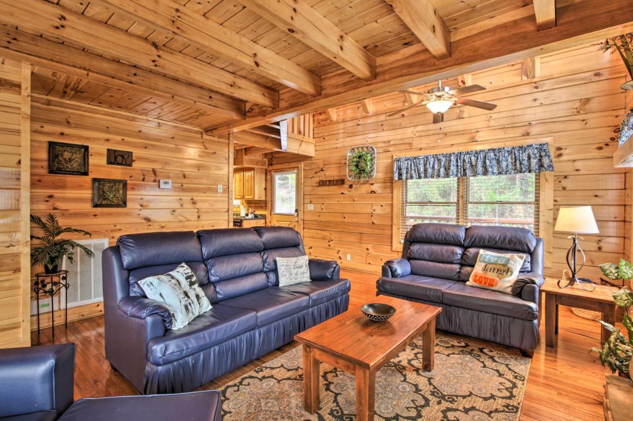Romantic Cabin With Hot Tub In Pigeon Forge! Extérieur photo
