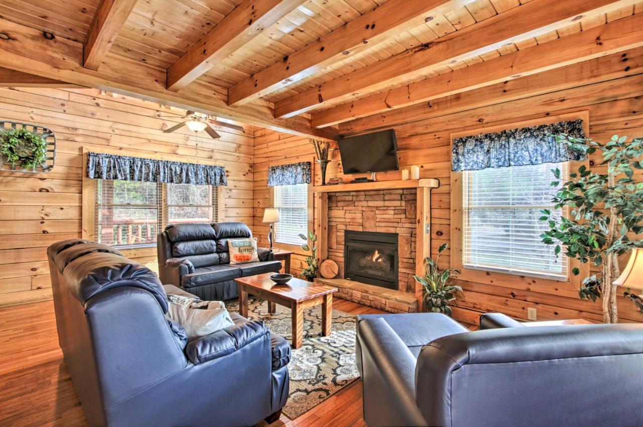 Romantic Cabin With Hot Tub In Pigeon Forge! Extérieur photo