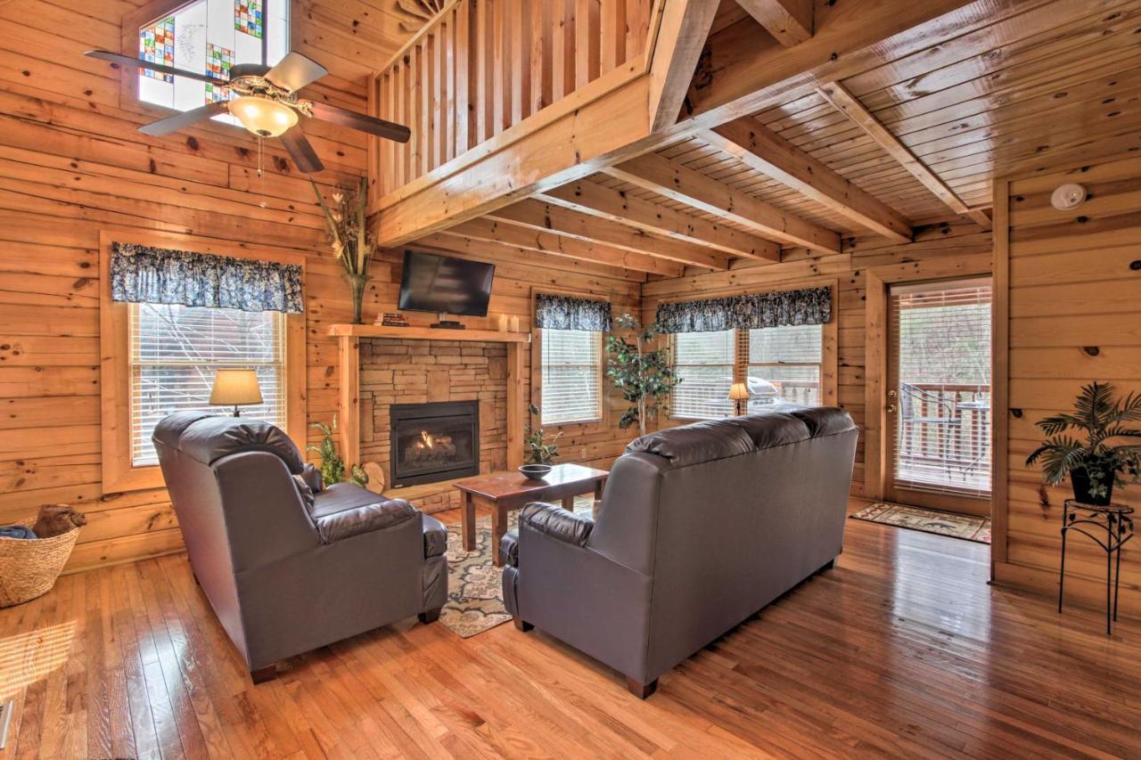 Romantic Cabin With Hot Tub In Pigeon Forge! Extérieur photo