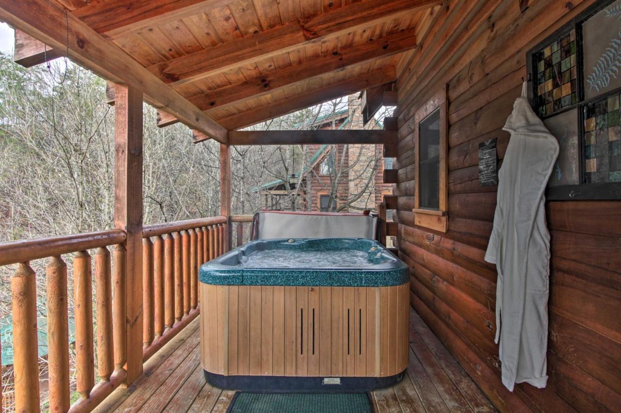 Romantic Cabin With Hot Tub In Pigeon Forge! Extérieur photo
