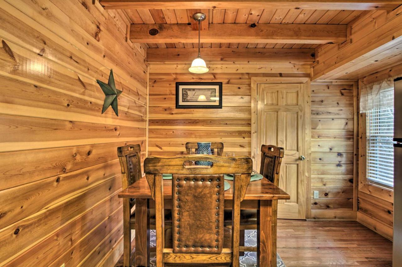 Romantic Cabin With Hot Tub In Pigeon Forge! Extérieur photo
