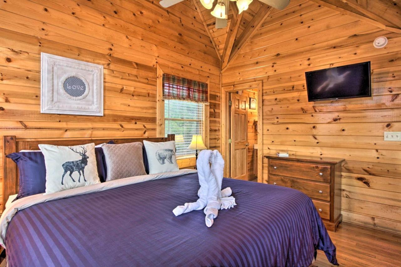 Romantic Cabin With Hot Tub In Pigeon Forge! Extérieur photo