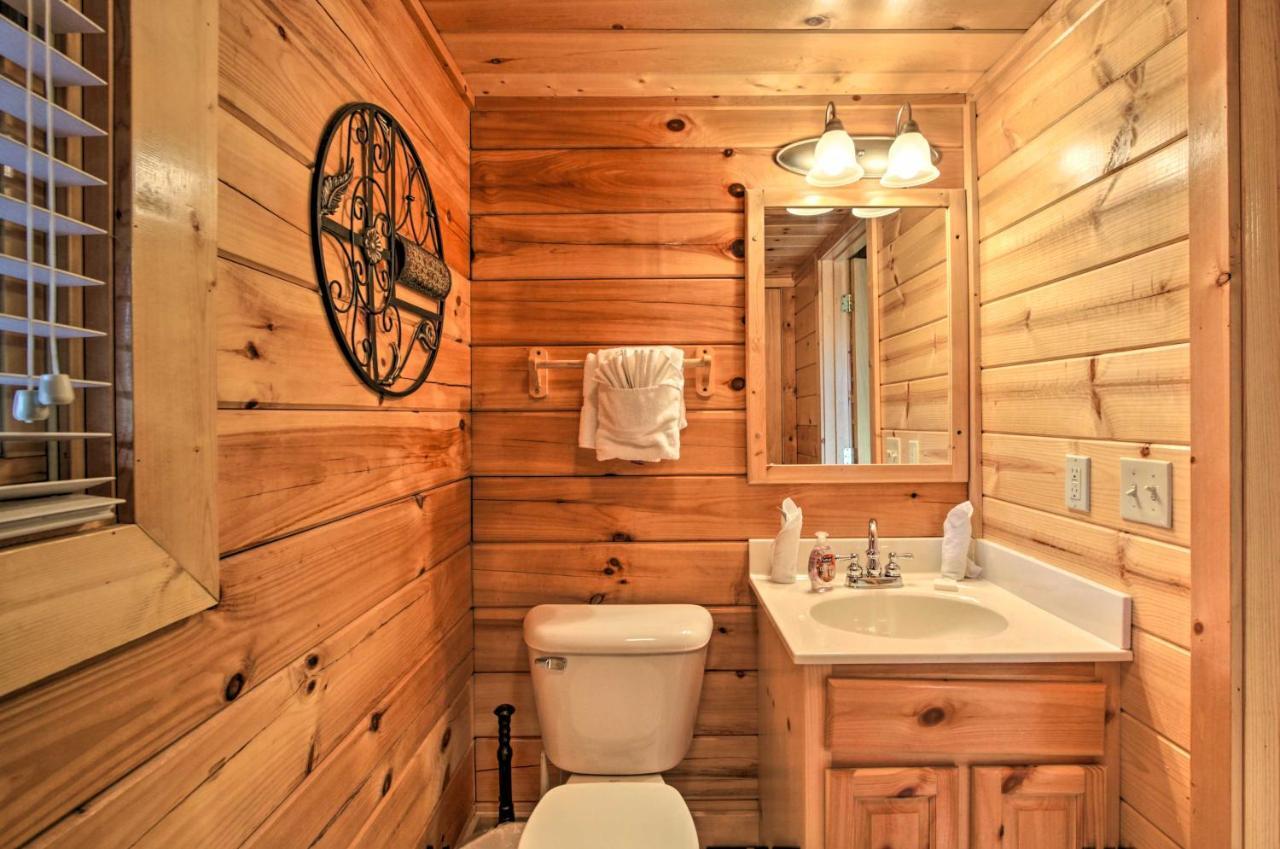 Romantic Cabin With Hot Tub In Pigeon Forge! Extérieur photo